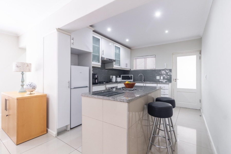 To Let 1 Bedroom Property for Rent in Sea Point Western Cape